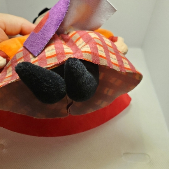 RARE 2022 Disney Parks Hocus Pocus Sanderson Sister Witch Mary Sanderson Plush - Picture 4 of 4